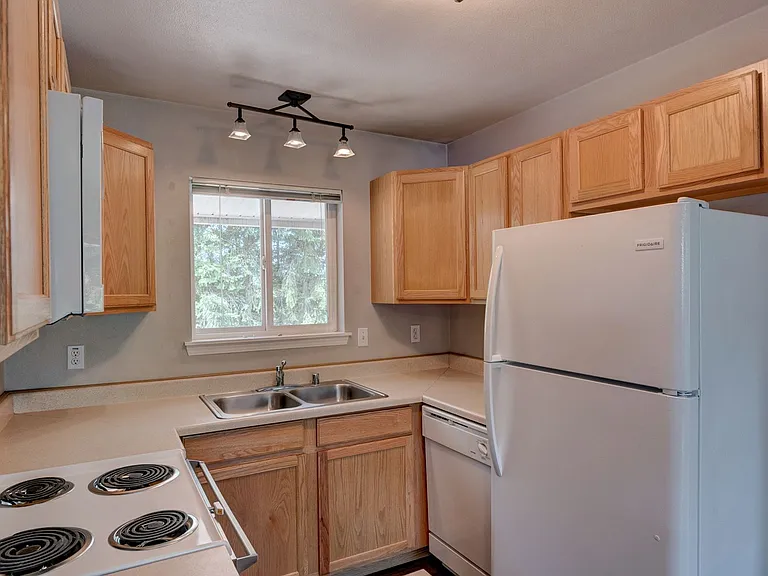 Recently Updated 2-bedroom Cottage — Photo 3
