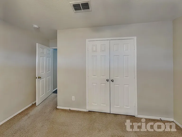 1584 Sandhurst Dr — Photo 13