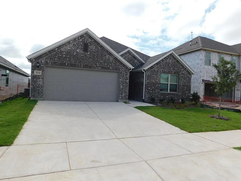 3221 Peacock Ln — Photo 1