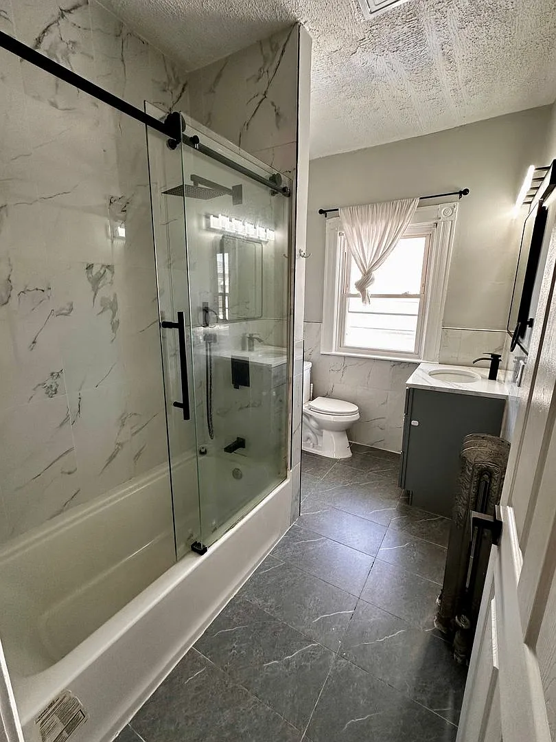 Spacious 3 bed/1 bath in Federal Hill — Photo 4
