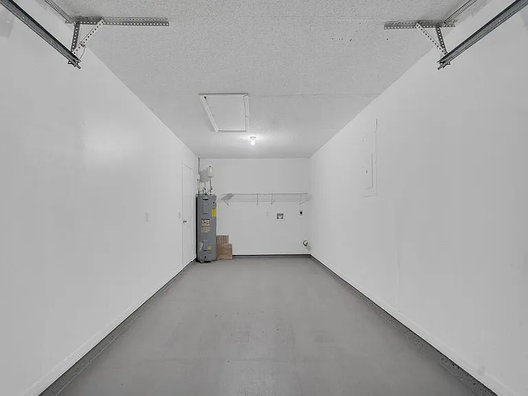 205 SW Voltair Ter — Photo 19