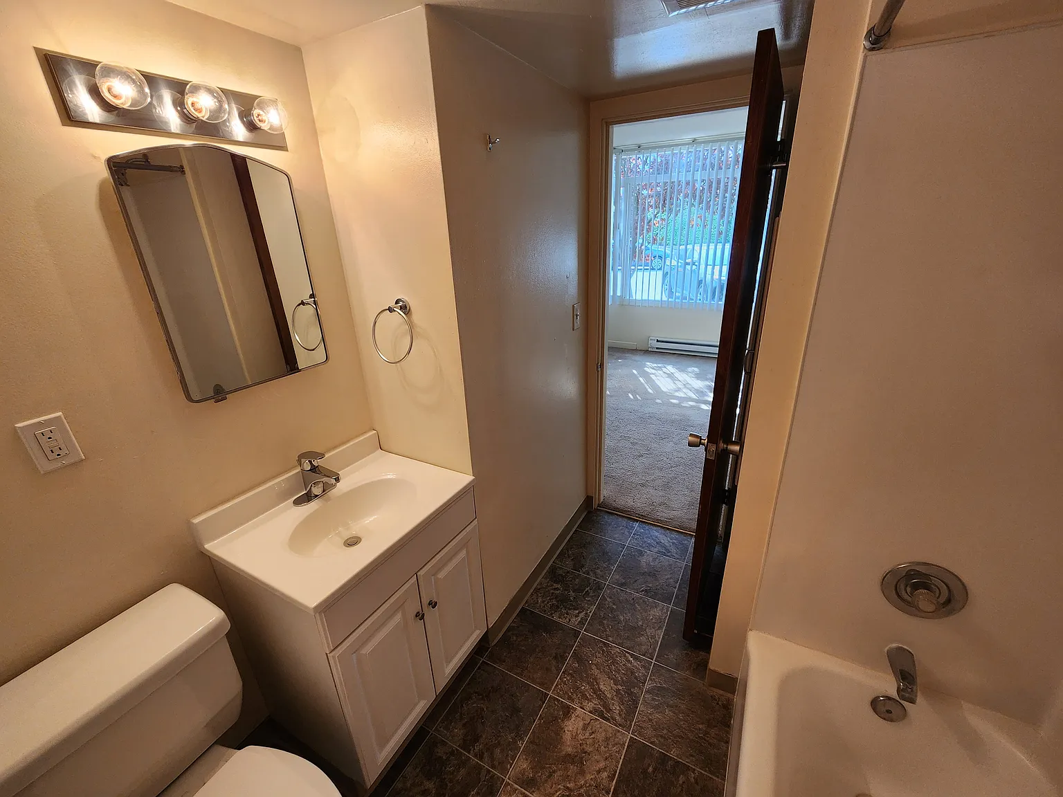 Magnolia Arms Apartments — Photo 3