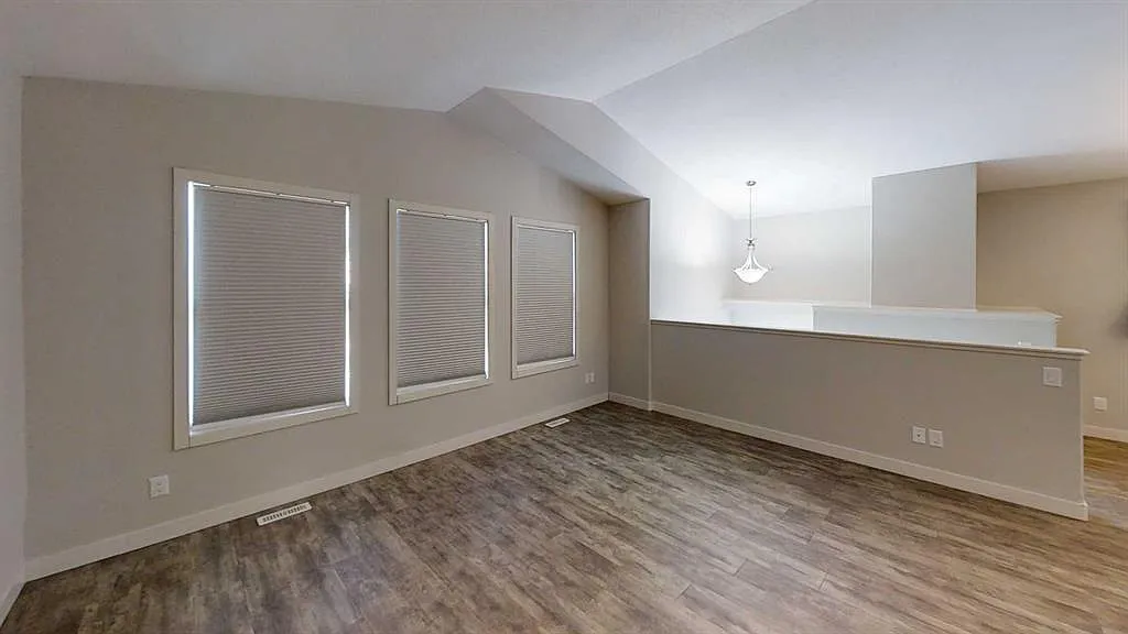 3 bed, 2.0 bath, 1080 sqft, $1,700 — Photo 2