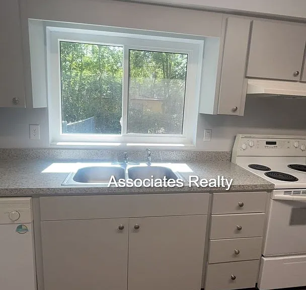 715 NW 36th St — Photo 3