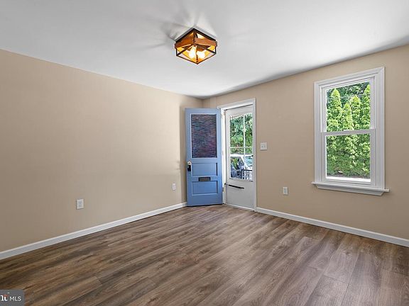 4th image of 218 Cinder St