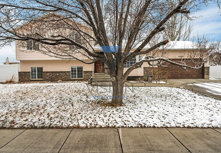 8766 S 4870 W — Photo 2