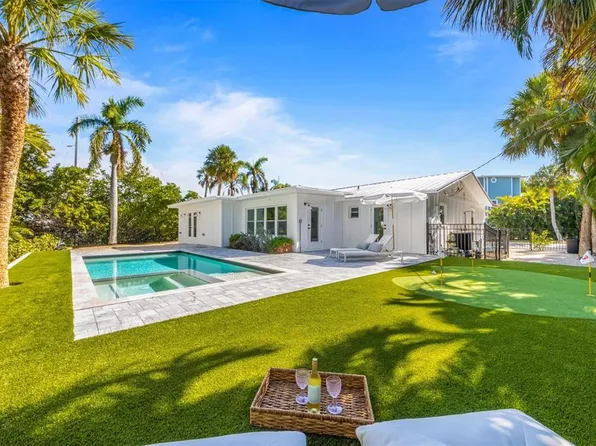 414 79th St, Holmes Beach, FL 34217