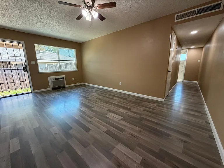 5725 Woodleigh Dr — Photo 23