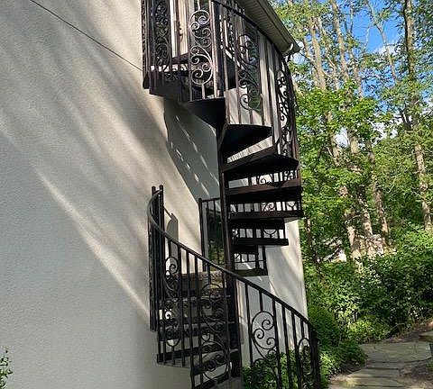 Entrance to the apt -Spiral stairs