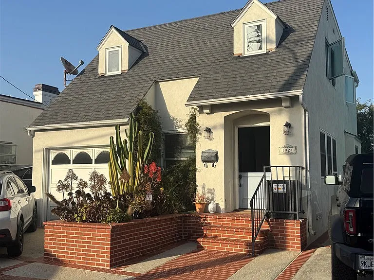 1924 Loma Dr — Photo 1