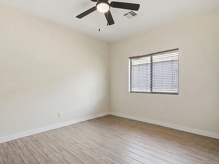 1008 W Saint Charles Ave — Photo 31