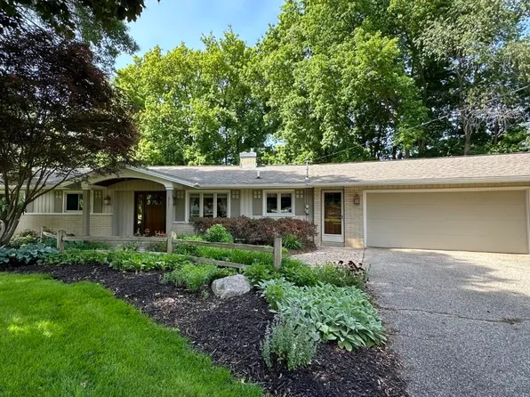 10731 Brookview Dr, Zeeland, MI 49464