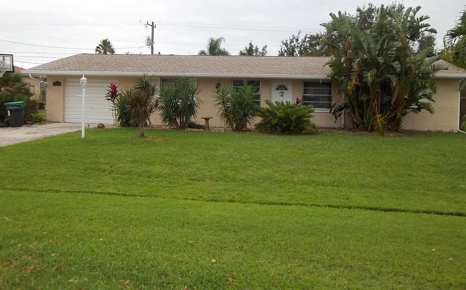 1st image of 768 SE Fallon Dr