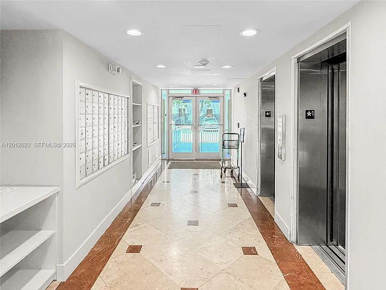 1455 N Treasure Dr #6H — Photo 4