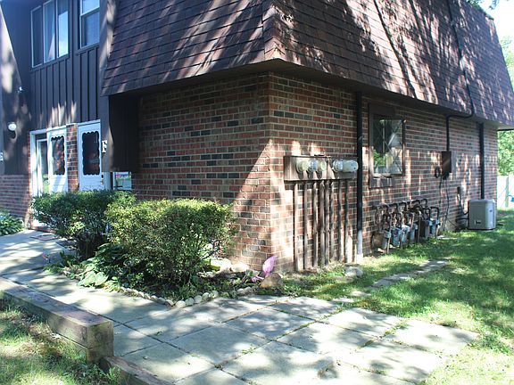 5th image of 308 Bryn Mawr St