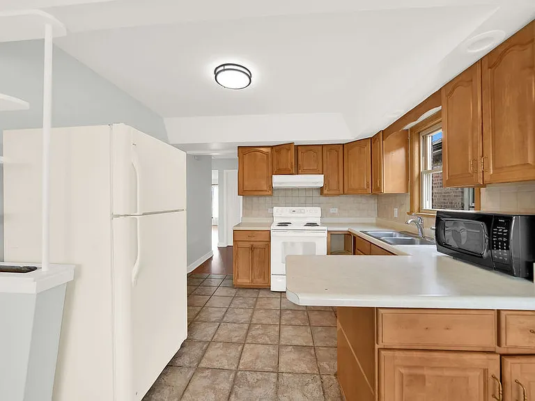 6354 S Austin Ave — Photo 13