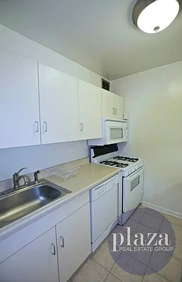 Rented by Plaza Real Estate Group | media 35