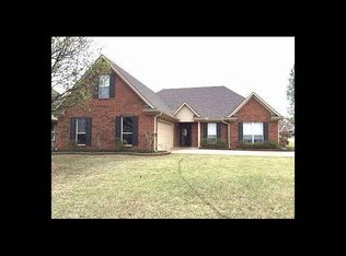 573 Timber Ln E, Hernando, MS 38632