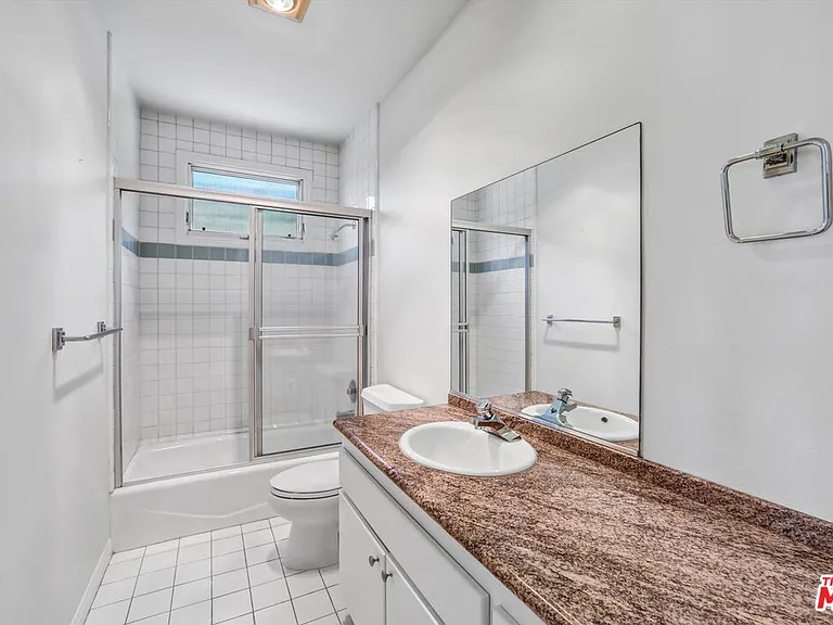 6852 Woody Trl — Photo 25
