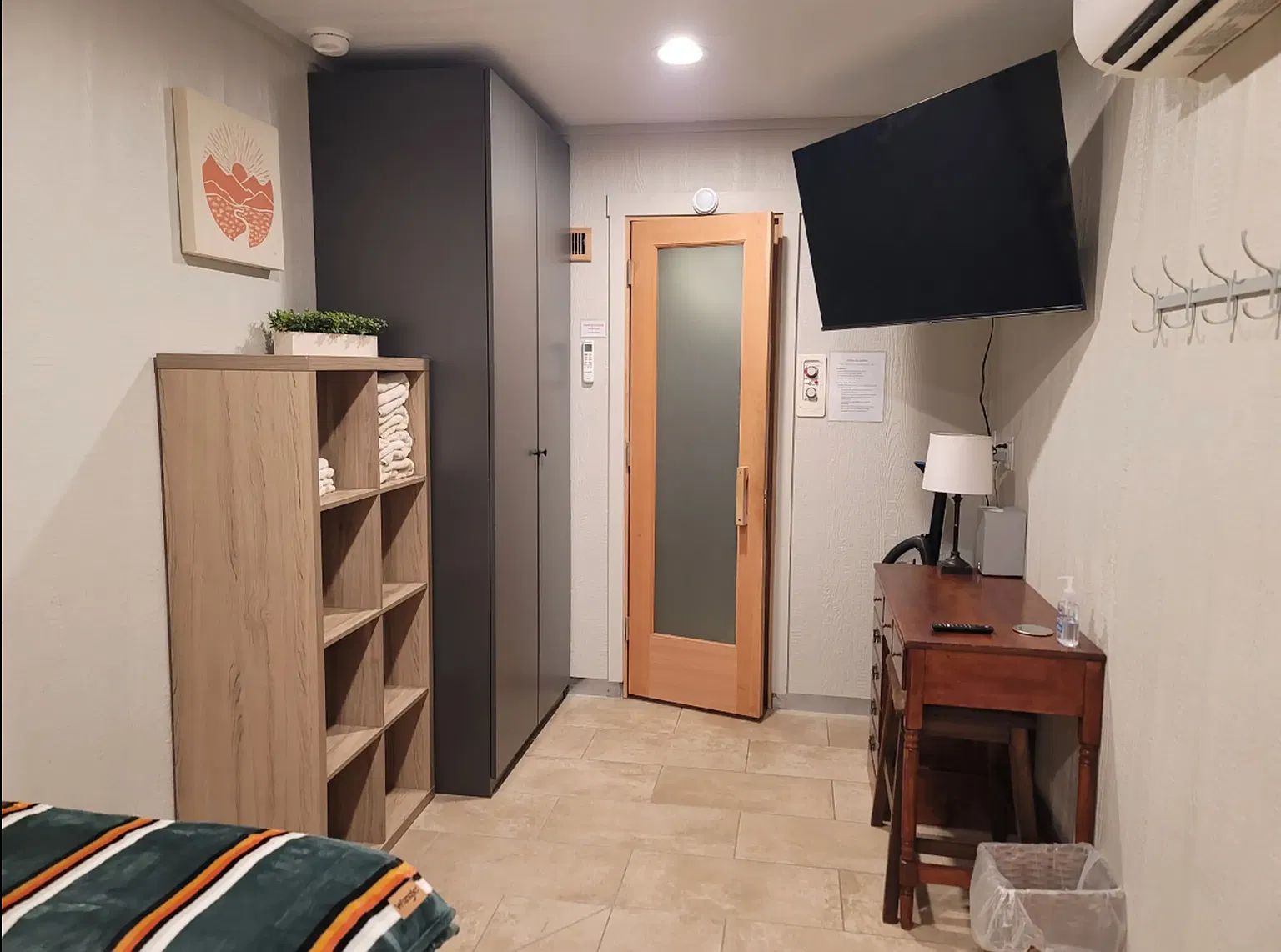 Studio, 300 sqft, $995 — Photo 4