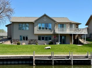 15633 Harbor Dr, Spirit Lake, IA 51360