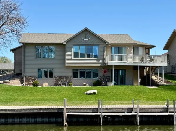 15633 Harbor Dr, Spirit Lake, IA 51360