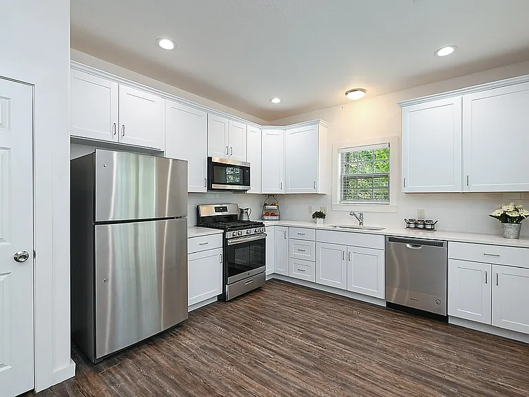 423 Sweet Pea Ln — Photo 3