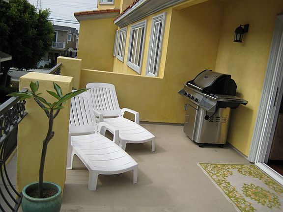 2nd Story Patio Deck - Off the living/dining & kitchen area