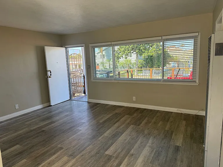 522 N Ditmar St — Photo 8
