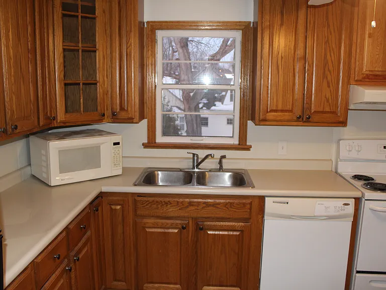 317 2nd St E #1 — Photo 5