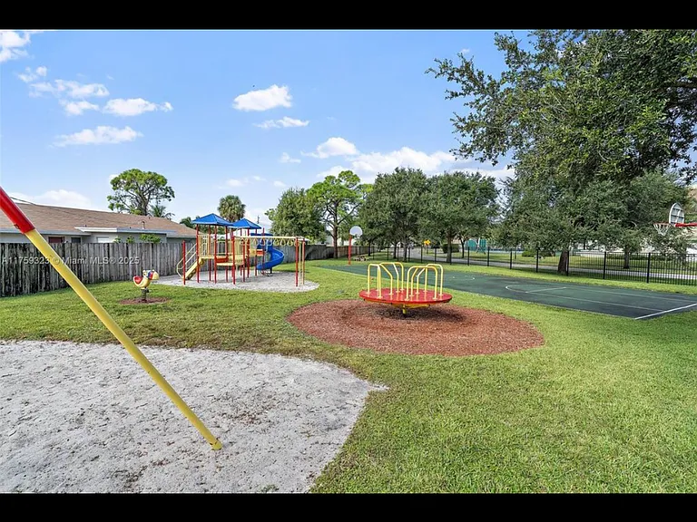 6351 Riverwalk Ln #4 — Photo 38