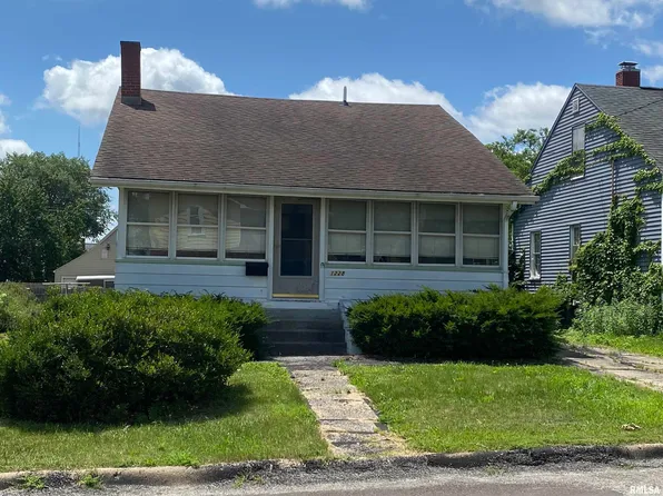 1228 E Lake Ave, Peoria Heights, IL 61616