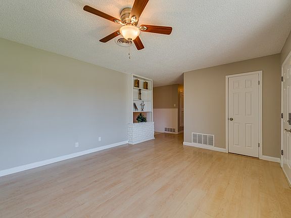 5th image of 4408 Brookdale Dr