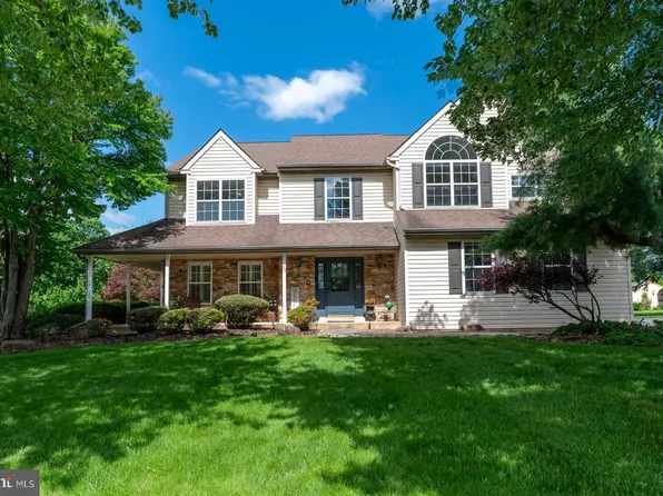 53 Greenbriar Dr, Phoenixville, PA 19460