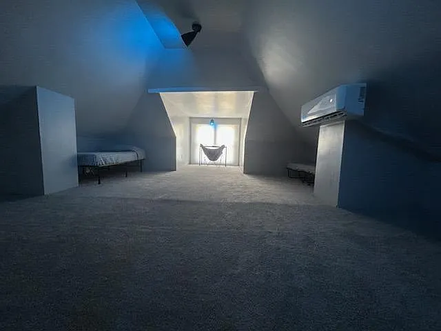 Upper loft 700s square ft