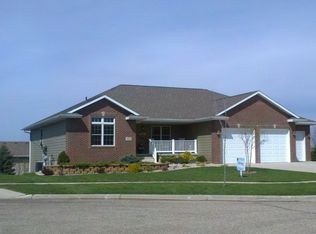 1928 Spyglass Hill Dr, Brookings, SD 57006
