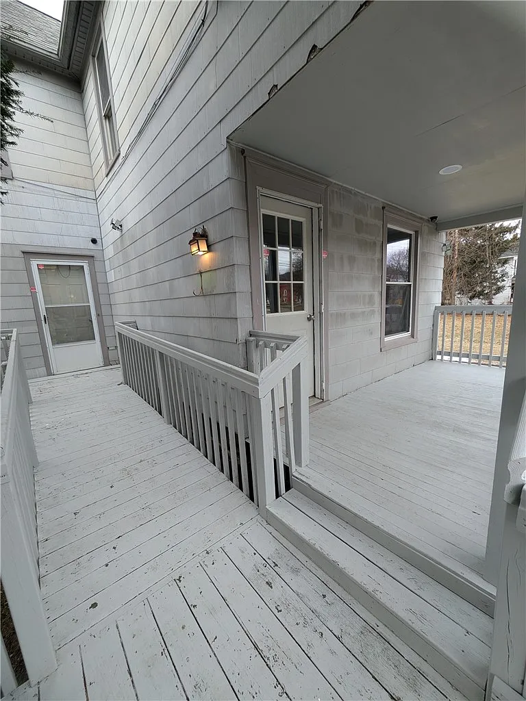 3 bed, 1.0 bath, 1516 sqft, $1,700 — Photo 3