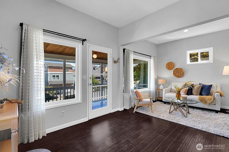 3rd image of 1113 33rd Avenue S