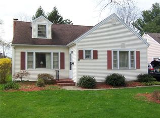 87 Crestfield Dr, Rochester, NY 14617