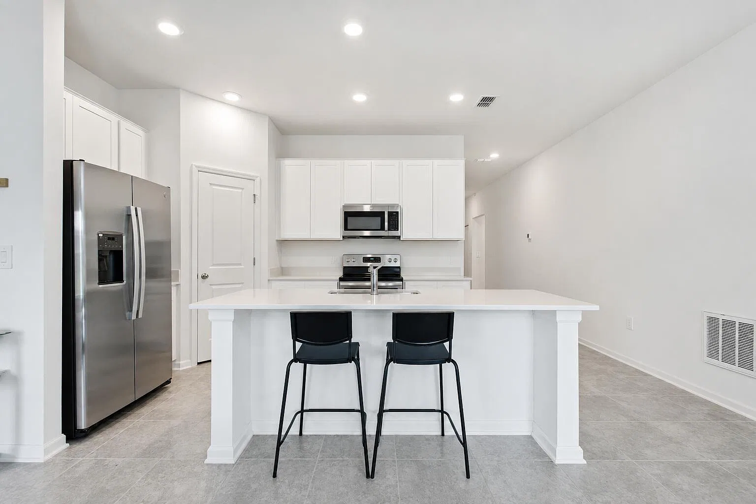 3 bed, 2.0 bath, 1580 sqft, $1,990 — Photo 4