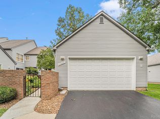 23087 Farmington Rd, Farmington, MI 48336