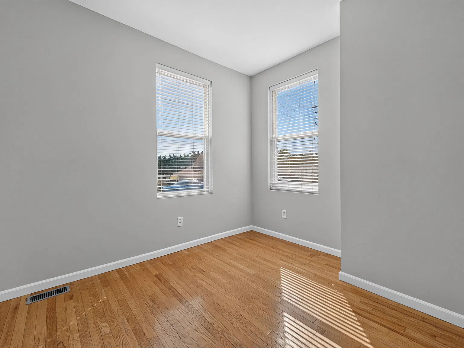 1547 Tamm Ave — Photo 4
