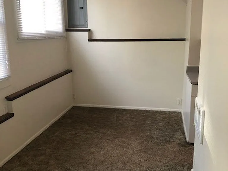 1110 N Forest St — Photo 4