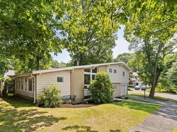 28 Parsons Dr, Swampscott, MA 01907