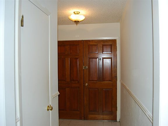 2nd image of 1208 Briarwood Ln