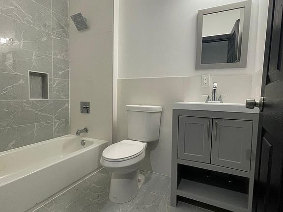 3rd image of 43 N 6th St Floor 1