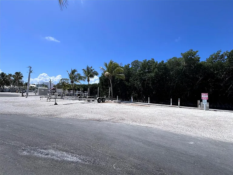 325 Calusa St #5 — Photo 19