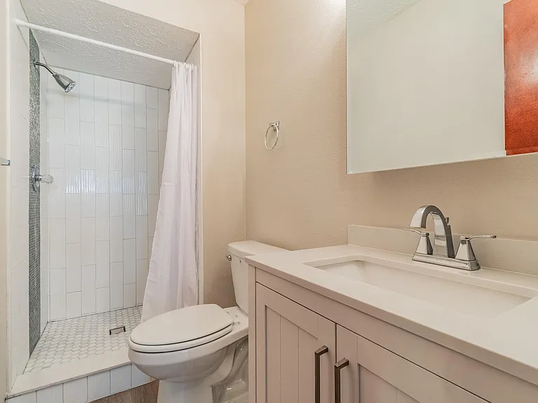 2419 W Stroud Ave #B — Photo 14