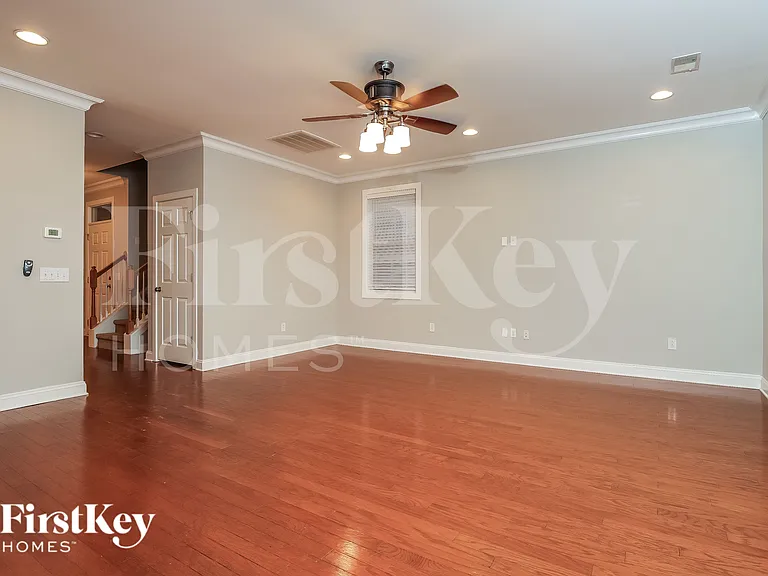 1081 Moss Grove Dr — Photo 4