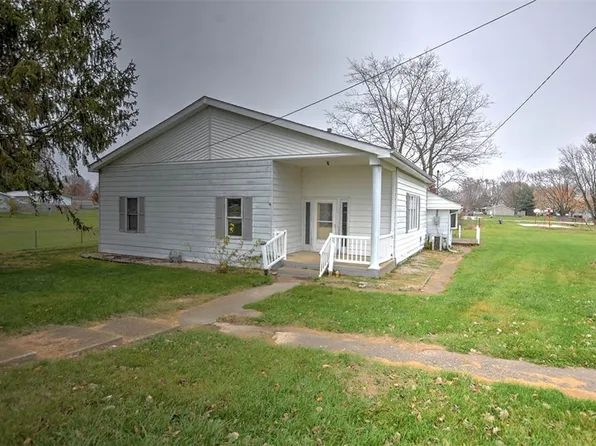 300 N Water St, Dalton City, IL 61925